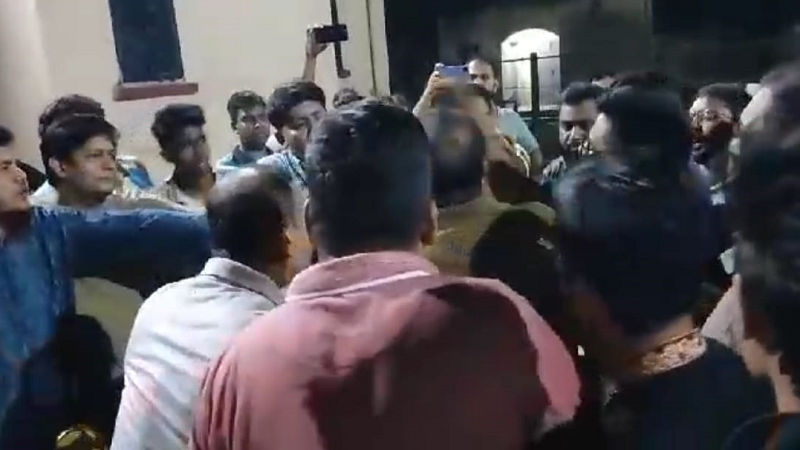 শেকৃবিতে ছাত্রদলের দু’পক্ষের হাতাহাতি, পরে বিস্ফোরণ